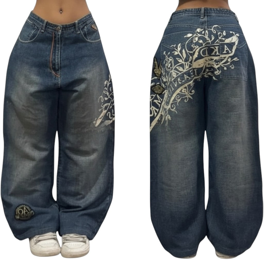 SWAGTOK blue denim loose straight-leg jeans with graphic print and zipper fly. Japanese fresh style.